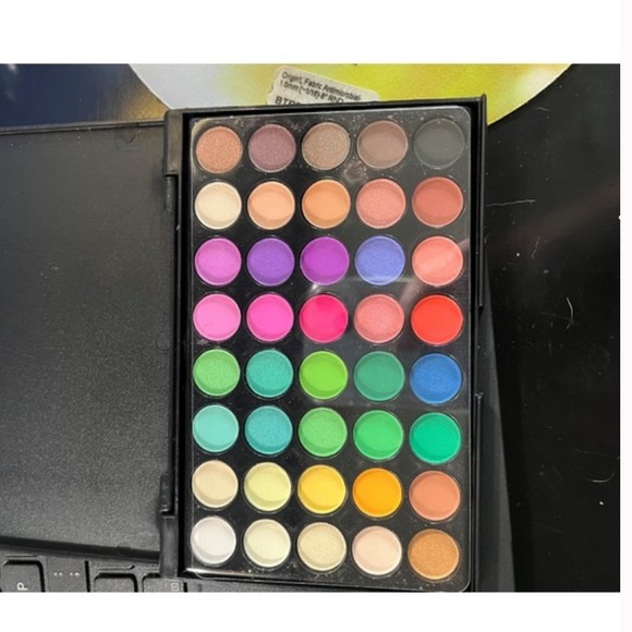 POPFEEL 40 piece lot eye shadow palette makeup cosmetics subscription box rare - Picture 3 of 8